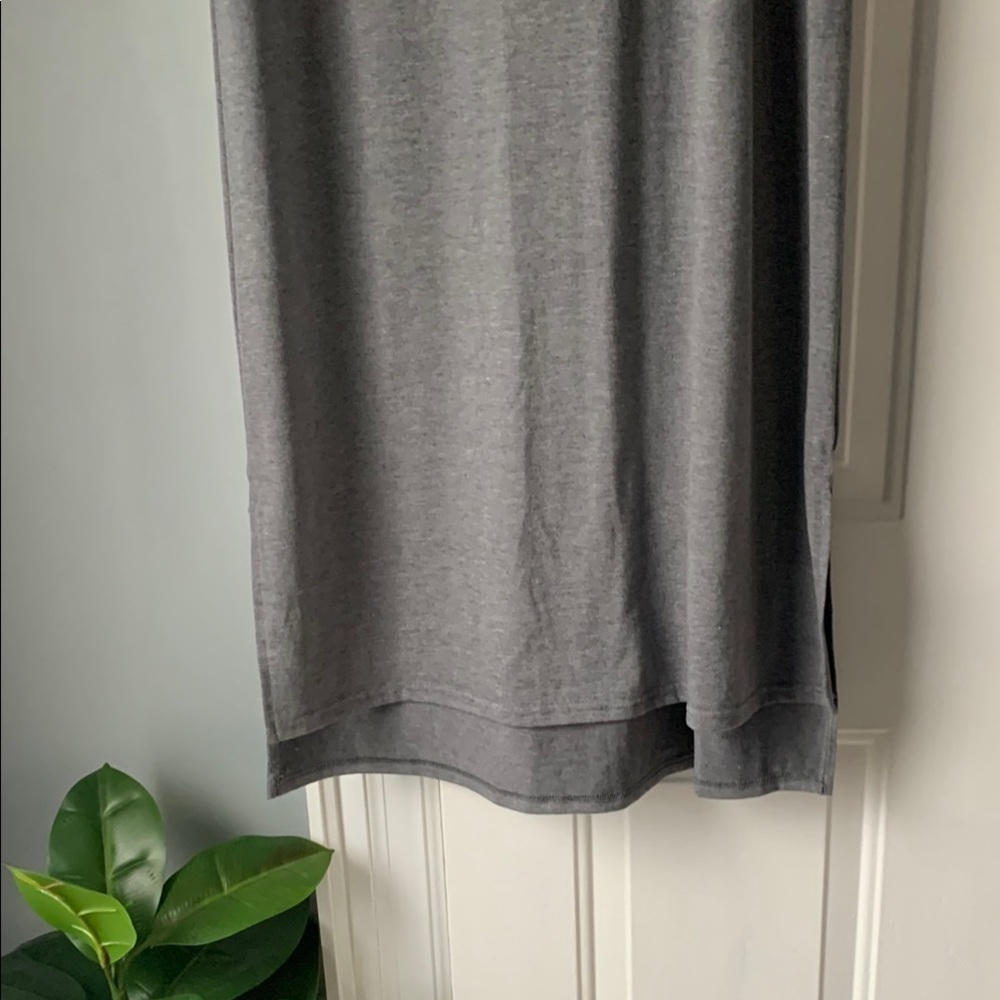 Elegant Gray Sleeveless Dress - Picture 3 of 6
